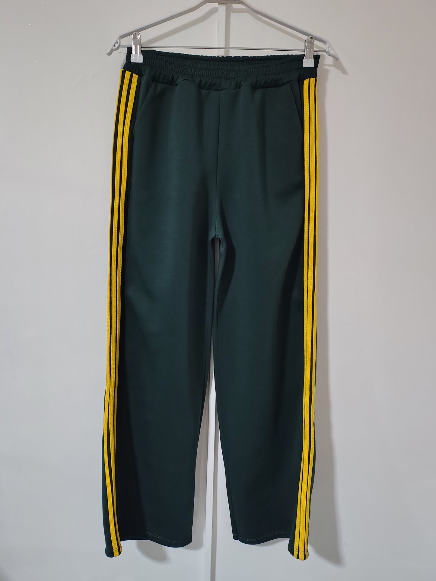 Pantaloni tuta stile adidas